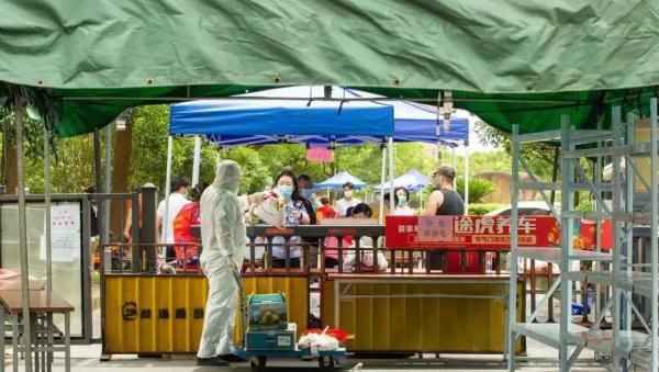 小区|出现确诊后排查逾6.8万人 这个上海速度是他们熬夜熬出来的！