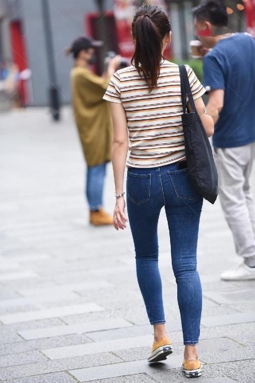 帆布鞋 优美修长的大美女,时尚优雅独特之美,晚上下班一起吃个饭吧