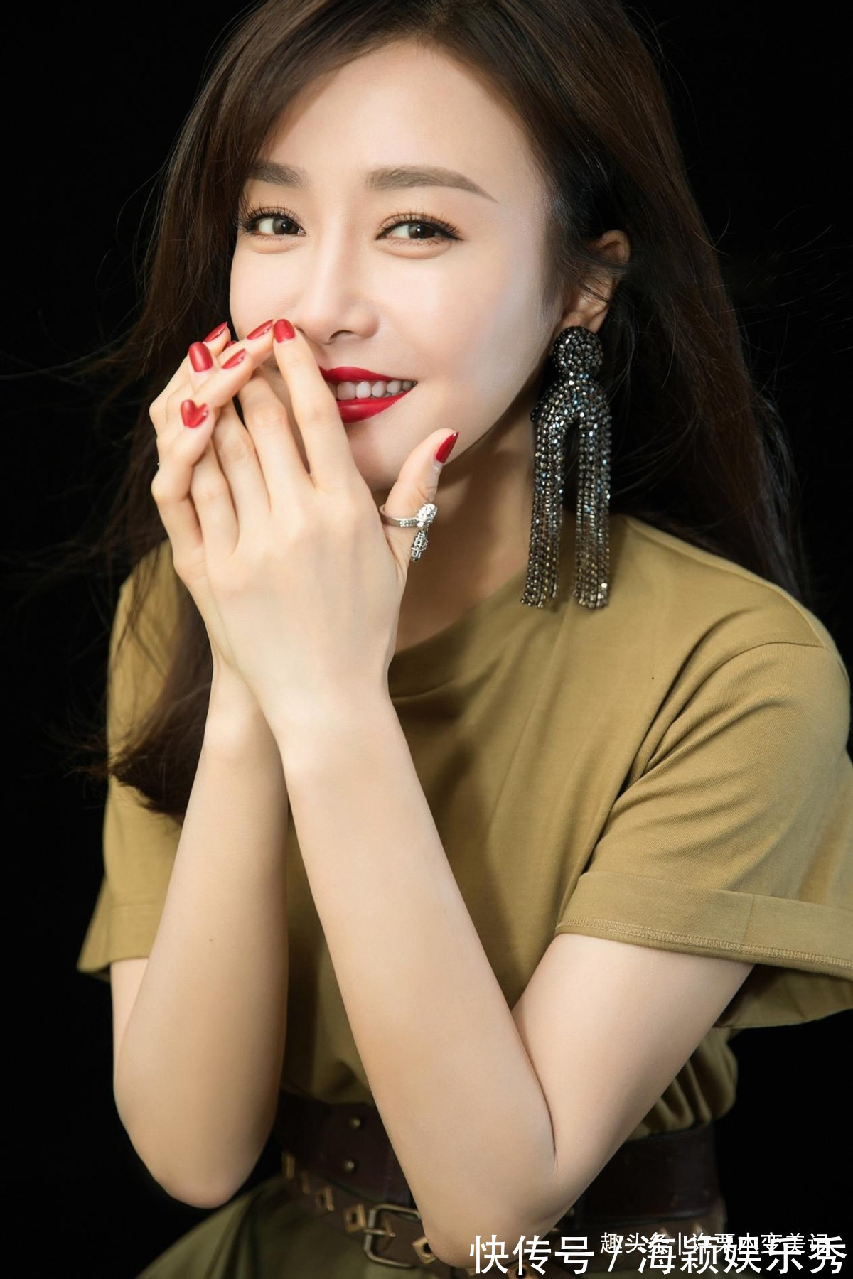 珍珠项链 女人过了45岁,建议少戴这4种“首饰”,显廉价不说还没气质