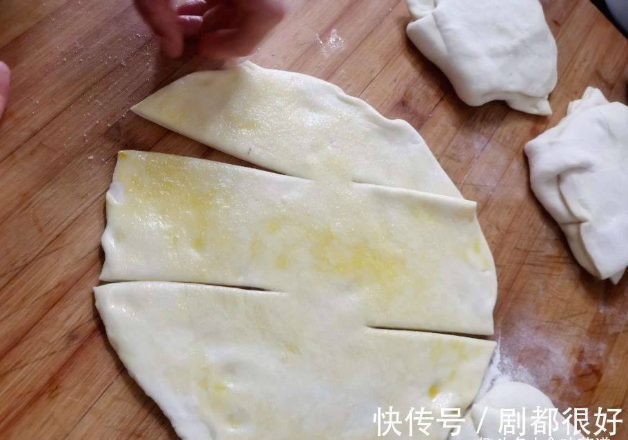 大饼|死面大饼怎么做才软而不硬?该用什么水和面?教程来了,一看就会