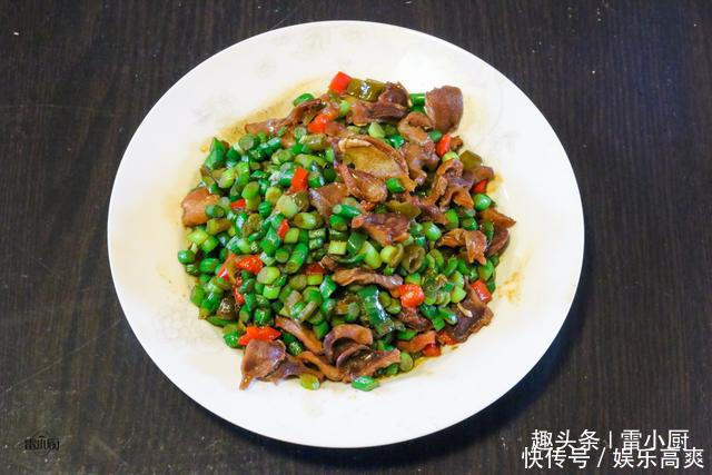 春节弟弟家请吃饭，弟媳做了10个菜，好吃又实惠，合胃口