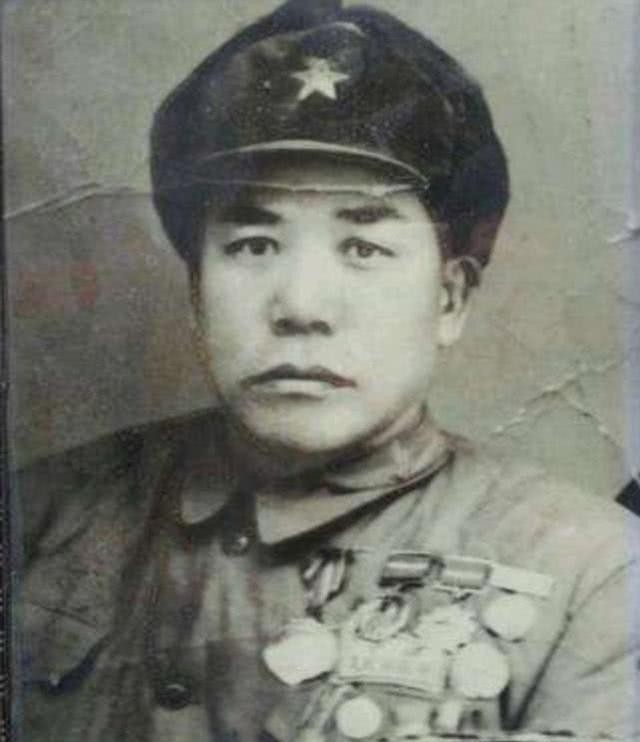 吕布|1米9的八路军战士,1人干翻27个鬼子,被人称为“小吕布”!