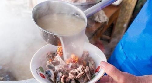 羊肉汤|炖羊肉,不用放太多香料,这三种就够了,肉软烂不臭,汤浓美