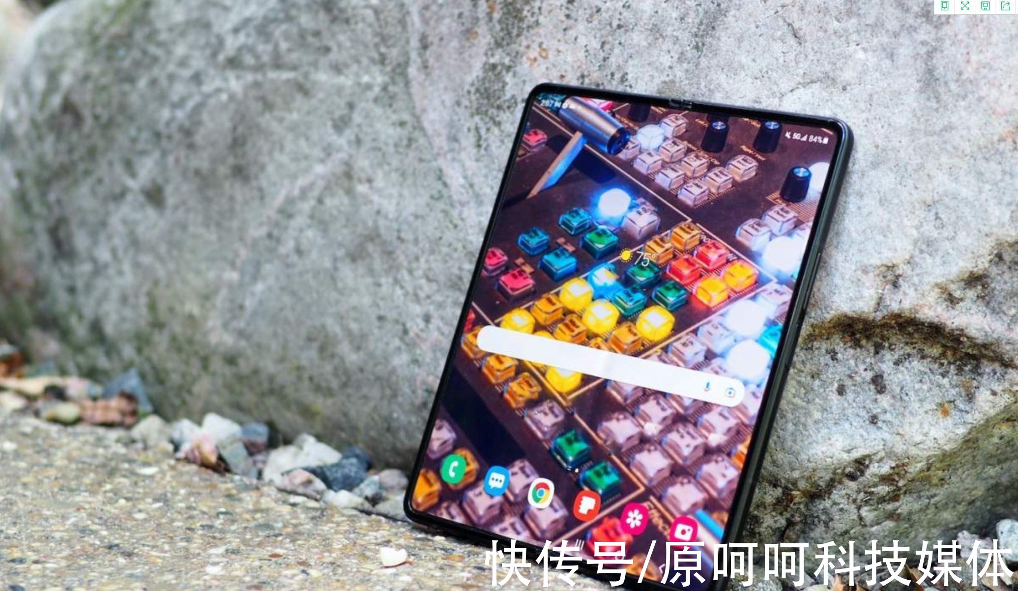 三星|巅峰！三星 Galaxy Z Fold 3评测：首款IPx8级防水折叠屏｜华为怕吗？