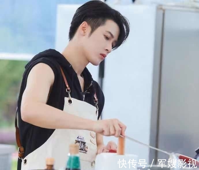 胡萝卜炒肉|离了张亮和林大厨，《中餐厅》迎来新厨师二人组，手法娴熟无可挑剔