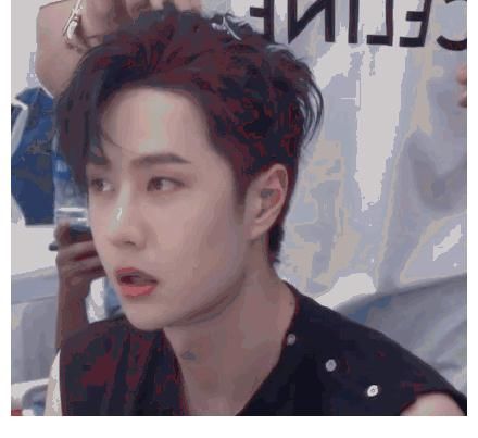 撩人|王一博無袖T太撩人了，隨便一扭都好好看啊，王一博最帥！