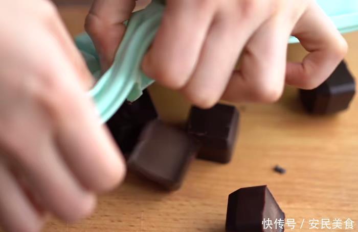 家中自制牛奶巧克力,丝滑香甜,口感醇厚,真是太好吃了