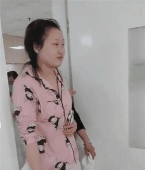 顺产|堪称最“霸气”产妇,顺产完走回病房似“将军”,网友值得骄傲