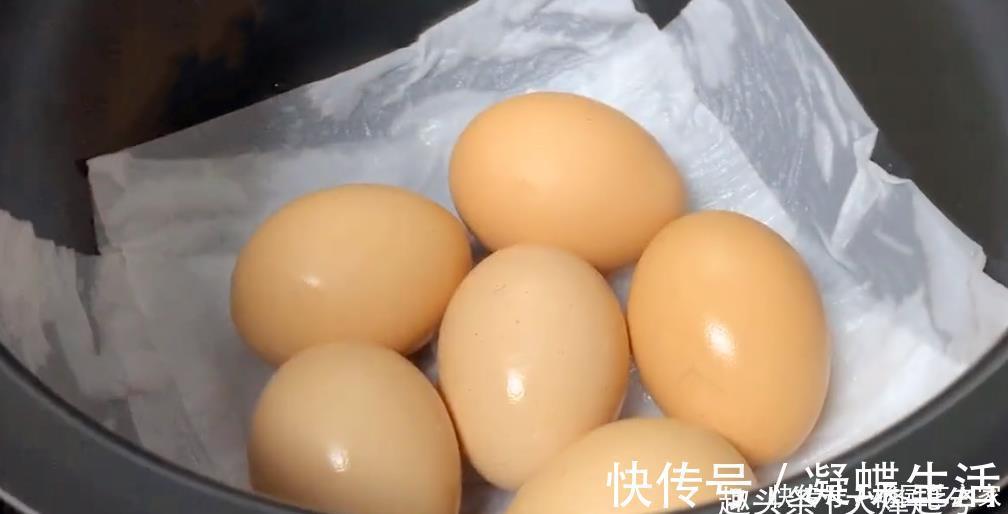 电饭锅|鸡蛋不用水煮了，只需要1张纸，1分钟煮一锅，老嫩适中轻松剥壳