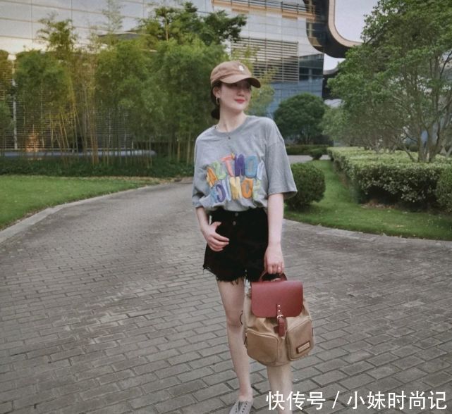 格纹裤|怎么穿T恤才好看?采用简单的穿搭技巧,就能让普通的T恤不再普通