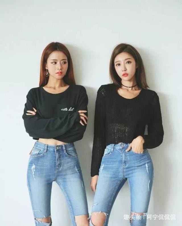 牛仔裤配打底衫穿出女神气质,很显格调