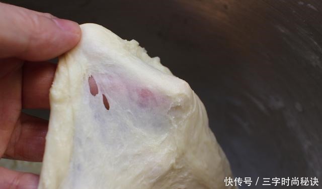 做面包,我喜欢这个方子,又香又软,放3天不硬,大人小孩都喜欢
