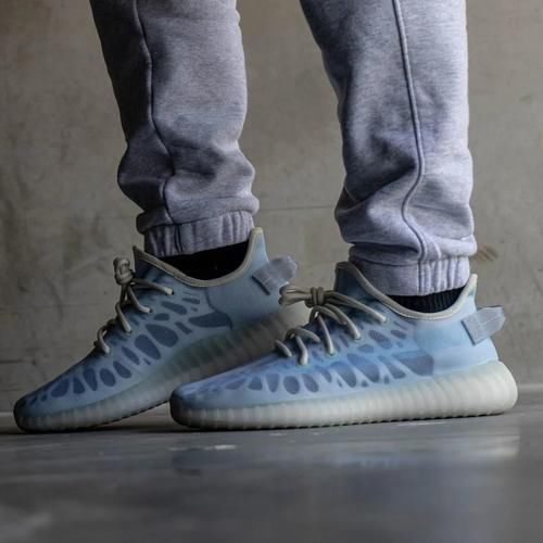 “全透冰蓝”Yeezy 350 上脚丑哭了！传闻将提前发售！