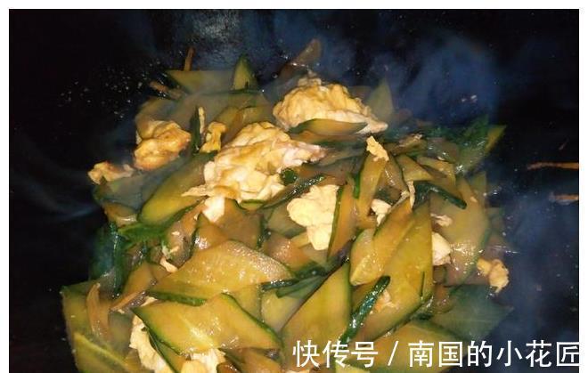 黄瓜炒鸡蛋|炒黄瓜时，记住“放3味”，黄瓜不硬，入味好吃又香嫩