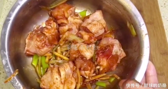 炸鸡腿最好吃的做法,做法非常简单,外酥里软特别的香