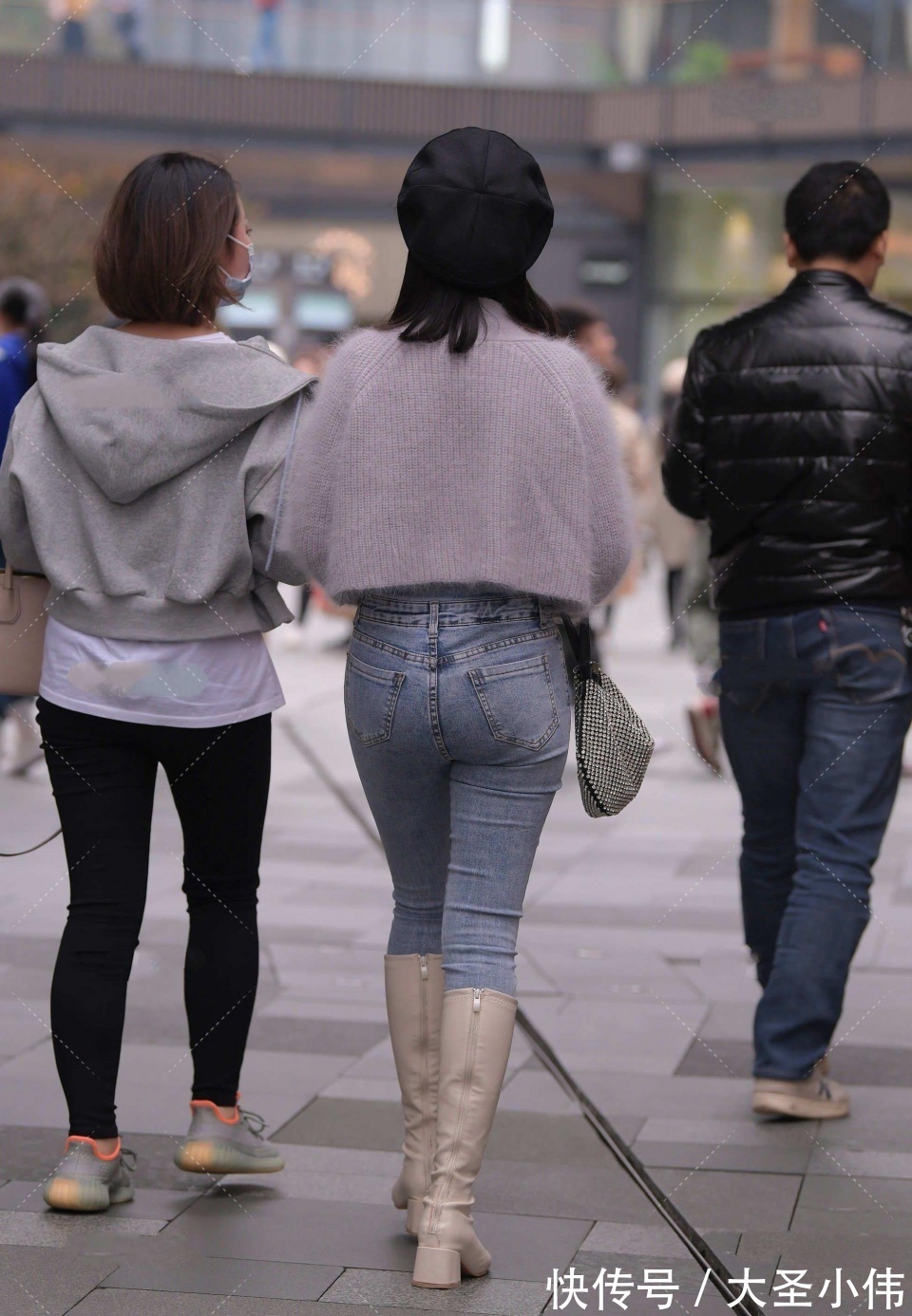 女人|美女街拍:生完孩子的成熟女人,走起路来气质完全不一样!我真喜欢这种女人