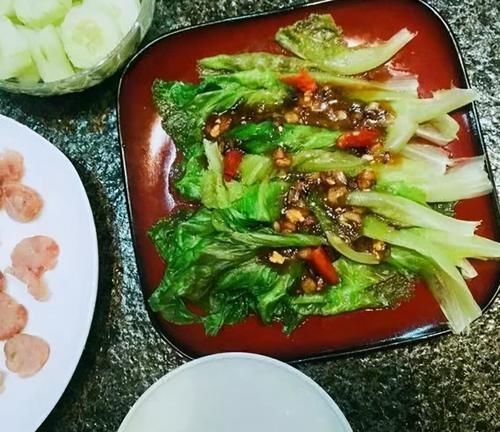  肉丝煸炒|女性不想显老，多吃三种美食，减肥瘦身，养颜护肤，更显年轻