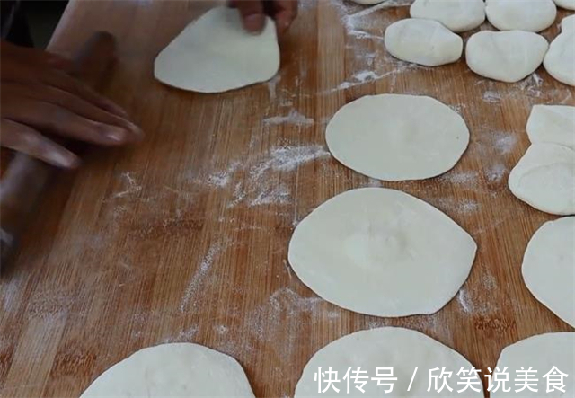 蒸包子,记住不要直接上锅蒸,诀窍全教你,包子松软好吃,不回缩