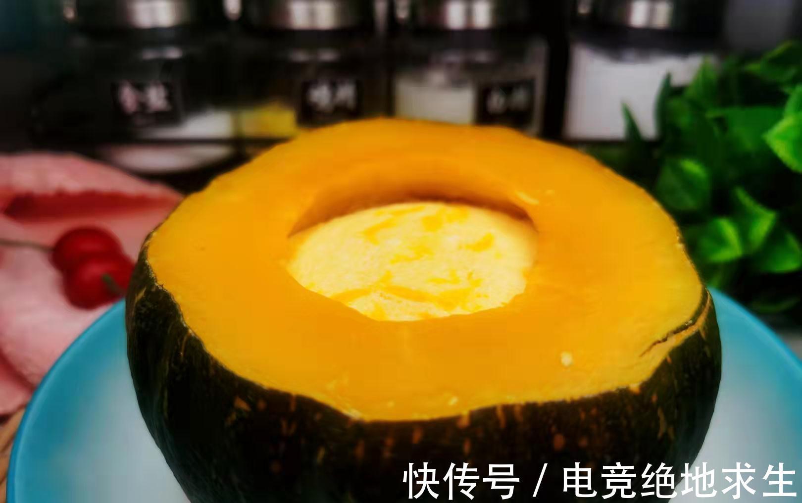 南瓜放盘中一蒸,加上牛奶,热量低高营养,补锌又补钙,好吃