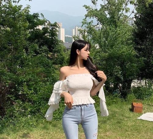 美丽大方|修身时尚的牛仔裤,清新优雅美丽大方,年轻妹子穿十分吸睛