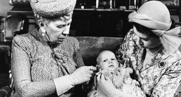 她是最奢侈的王后,大婚时脖子被珠宝压弯,全身佩戴802克拉钻石