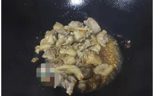 鲜香|鸭肉和它真是绝配,焖一焖鲜香开胃,驱寒暖胃,冷天常做给孩子吃