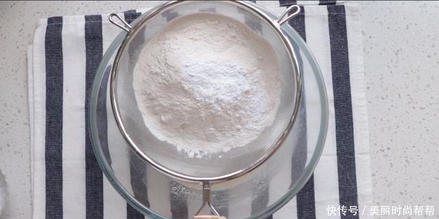 搅拌均匀|健脾祛湿美白的茯苓蒸糕,搅一搅就能蒸,口感像棉花糖一样柔软