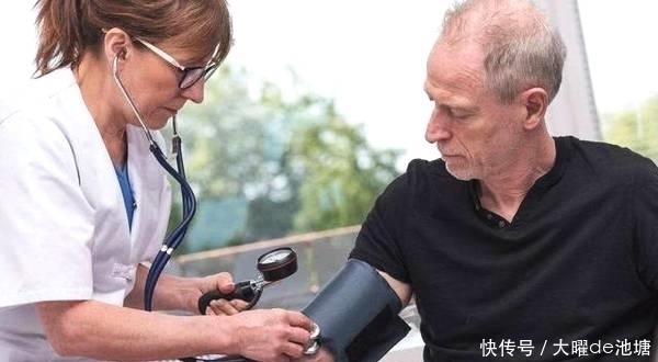 花生|三高人群可以吃花生吗?医生:常吃3物,可能会让你的血压稳下来