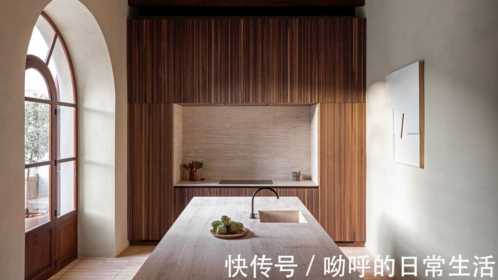 极简主义|百年老宅改造，联排别墅尽显自然极简主义美学