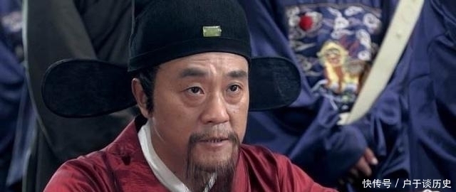 装作|下人勾搭婢女,主人装作不知甚至还撮合两人,不想因此捡回一条命