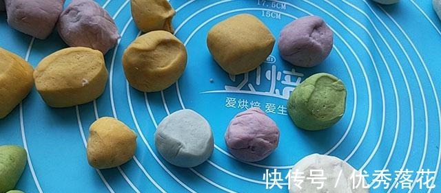 紫薯|馒头别做老一套,这几样蒸熟加在面粉里,营养又好看,孩子好喜欢!