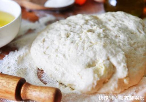 发满|发面时,别只会加酵母和白糖,学会这么做,10分钟就发满盆