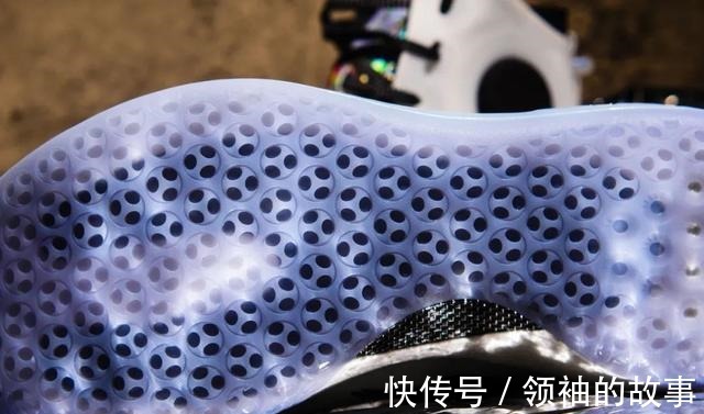碳板 除了价格没缺点,TOP1的团队旗舰实战鞋驭帅14有多强!
