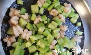 健康菜谱,黄瓜炒虾仁,清爽简单,美味营养,多两步带来大变化