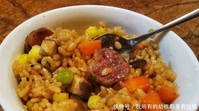 大人开工孩子开学,忙碌的生活最适合这样的懒人焖饭,一锅搞定