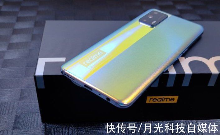 旗舰|快充旗舰加速退场，71万跑分+65W+12GB，已跌破2000元