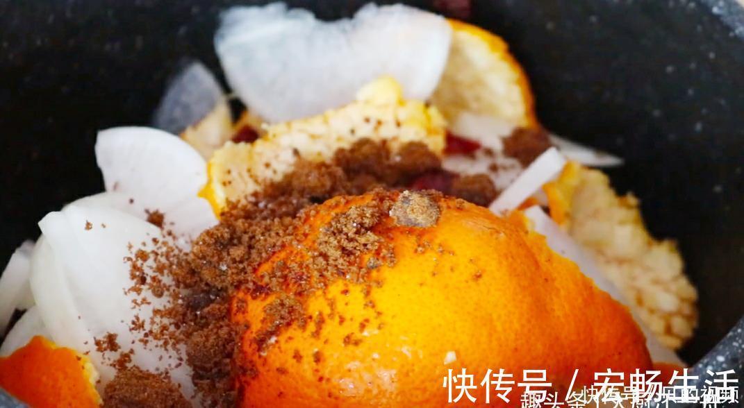 橘子皮别再扔掉了,用水一煮,没想到这么实用,看完涨知识