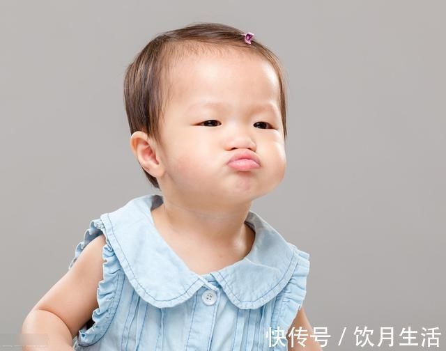 磨牙胶|宝宝老揉眼睛、揪耳朵……蹭衣服当心可能是病,不是卖萌