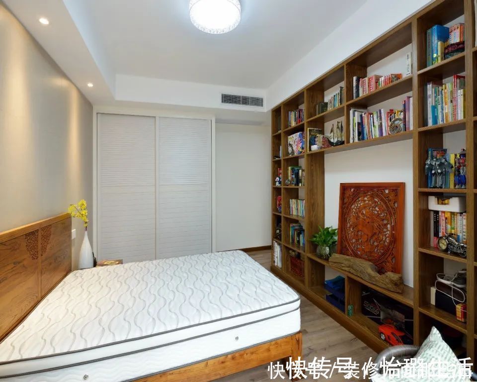 沙发背景墙|136平米的新房,现代与中式的融合,第一眼就爱上了沙发背景墙!