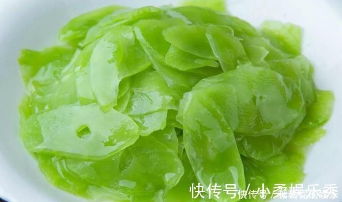 炒莴笋|炒莴笋时，不要切了就下锅炒，多做一步，莴笋更脆更入味，好吃