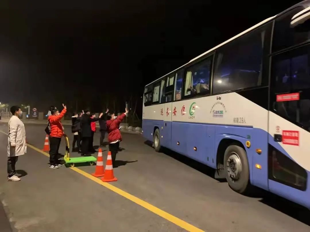 宁波市|杭州队已抵甬开展核酸采样！星夜集结500余名医务人员紧急驰援宁波