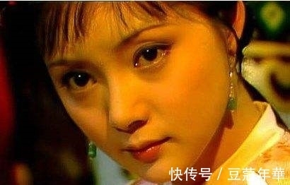 含丹$同样是“宝玉看呆宝钗”,老版宝黛钗太可爱,新版像大型宫斗现场