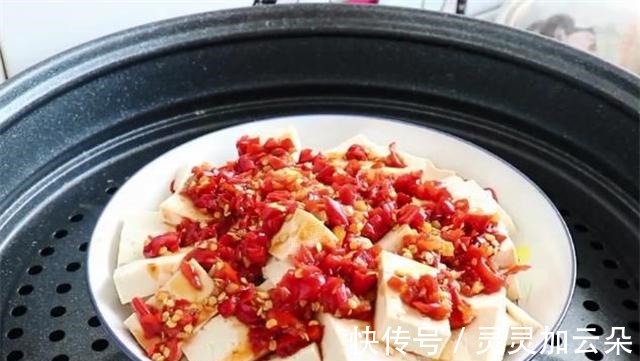 豆腐别再炒着吃，教你新吃法，做法简单快速，开胃又下饭，太香了！