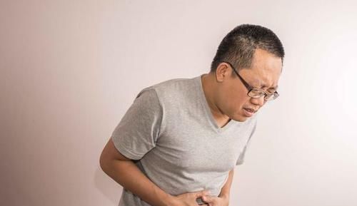  医院|患上癌症的人，腹部通常有3个迹象，若你全占，最好去医院查一下