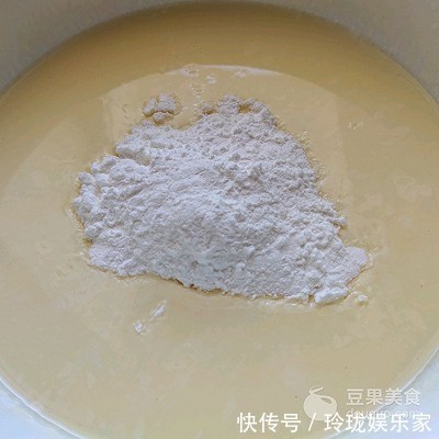 媲美|无需打发就能做出媲美芝士蛋糕的爆浆蓝莓酸奶蛋糕