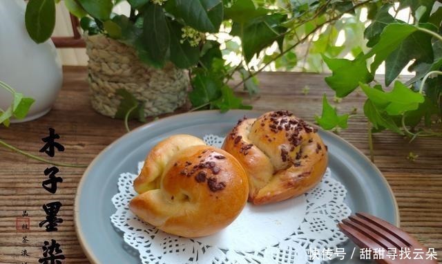 用橙汁做面包,颜色金黄,酸甜口味,更适合夏天