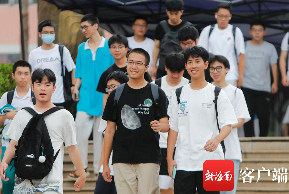 直击高考第三天：部分学生已经考完全部科目 考生家长拥抱欢庆|原创组图 | 侨中