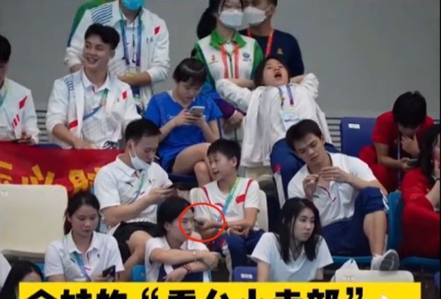 彭健烽|一口吃掉半根香肠!全红婵又火了:当观众却忙签名+给队友递零食