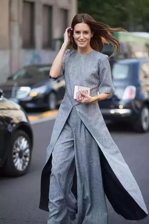 复古红 除了“高级灰”,“复古红”也有高级感,搭配各种单品很时尚