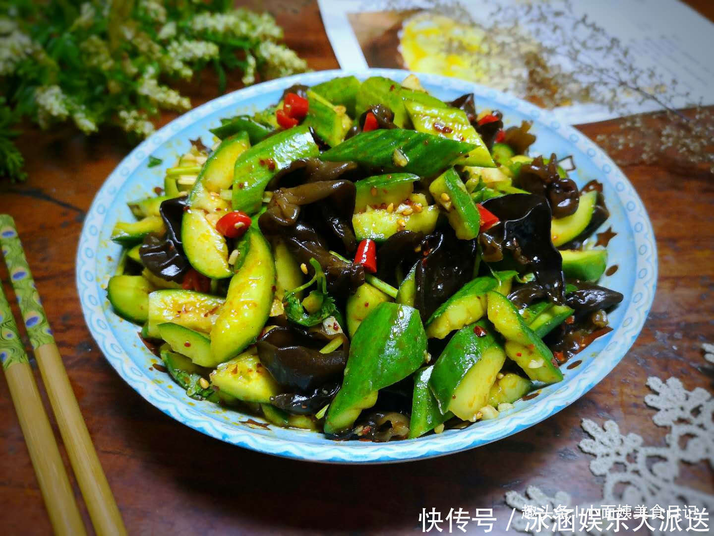 乳瓜拌木耳|夏天不吃这瓜可惜了,清热解暑,和木耳是绝配,比凉拌黄瓜还好吃